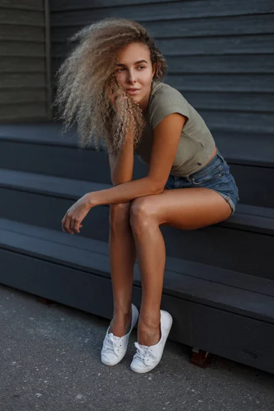 Pretty Young Stylish Sexy Woman Curly Hairstyle Fashionable Denim Clothes — Stock Photo, Image