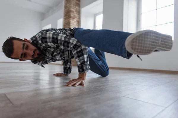 Dostum Dansçı Kot Elbise Dans Studio Dans Breakdance — Stok fotoğraf