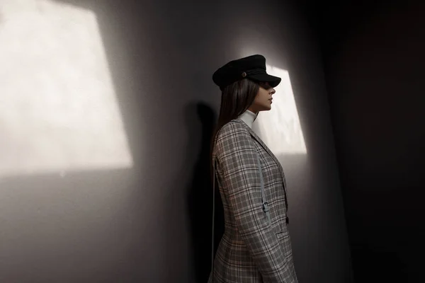 Vogue Joven Hermosa Mujer Con Sombrero Elegante Traje Vintage Moda — Foto de Stock