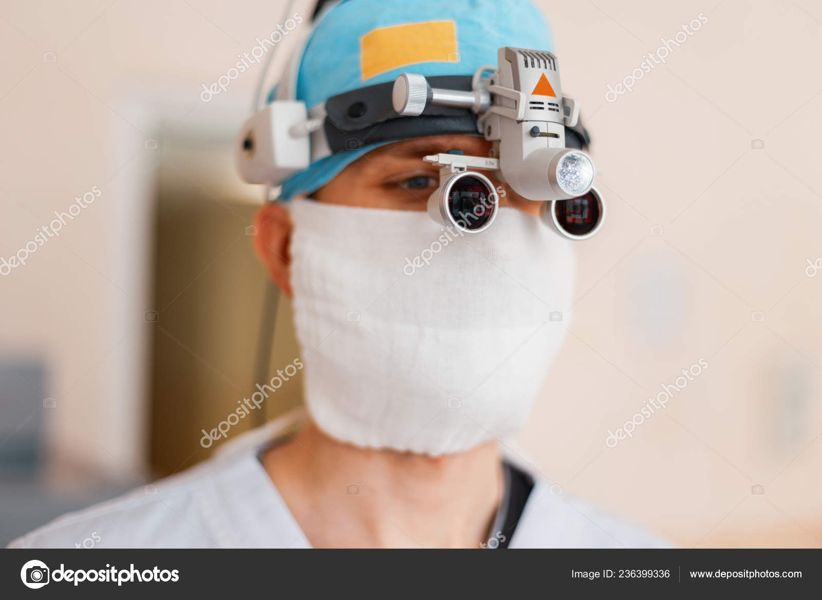 Neurochirurgien Homme Dans Masque Blanc V tements M dicaux