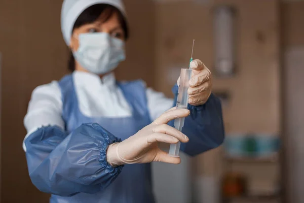 Infermiera Abiti Medici Sta Essere Vaccinato Trovare Reparto Ospedaliero Concentrati — Foto Stock