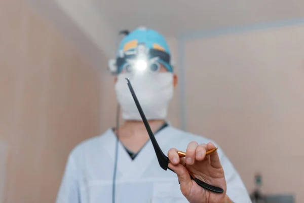 Man Neurosurgeon Glasses Binary Loupes Microsurgery Shows Black Clamp Modern — Stock Photo, Image