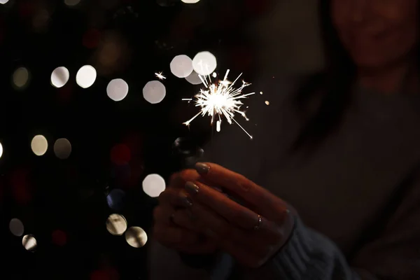 Beautiful Bright Celebratory Sparkler Woman Hands Light Background Close — Stock Photo, Image