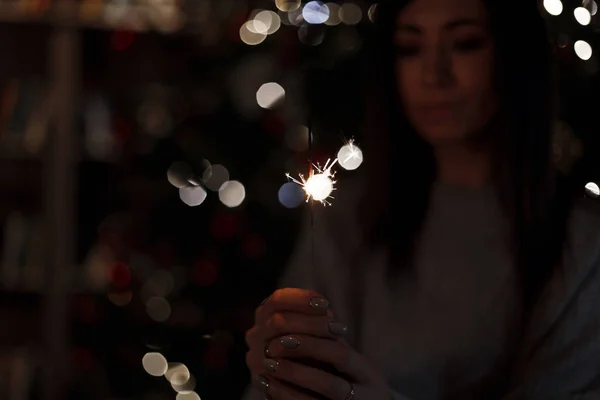 Young Beautiful Woman Holds Hand Sparklers Dark Room Light — Stock Photo, Image