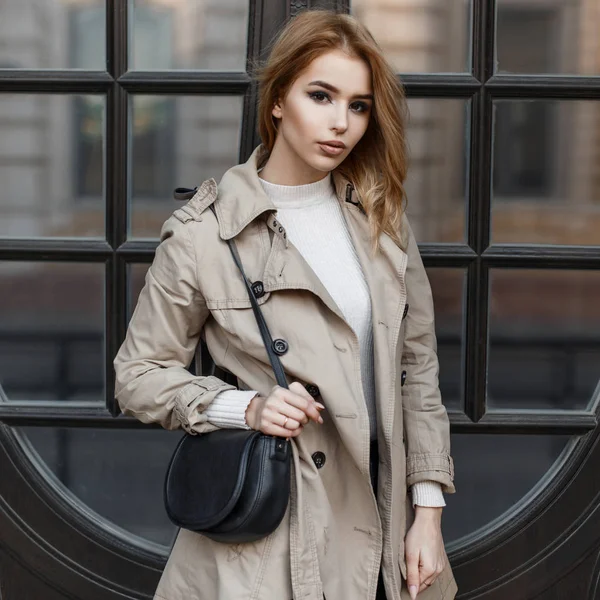 Beautiful Fashionable Young Woman Blonde Spring Coat Fashionable Black Leather — Stock Photo, Image