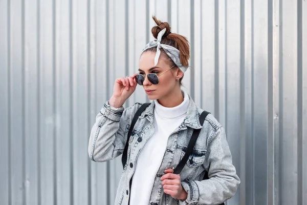Красиві Привабливі Молодий Hipster Жінка Стильний Бандана Стильний Зачіска Модних — стокове фото