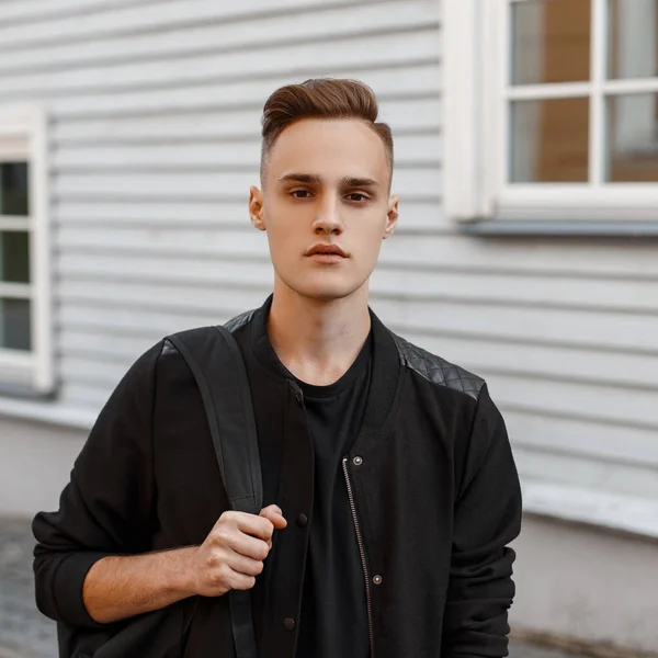 Retrato Joven Atractivo Con Una Chaqueta Verano Moda Con Una — Foto de Stock