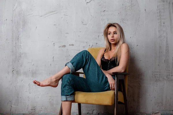 Attraktiva Sexig Ung Kvinna Med Blont Hår Med Naturlig Make — Stockfoto