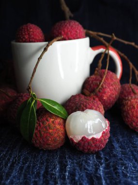 Taze Lychy kırmızısı Tayland meyvesi harika ve tatlı tast 