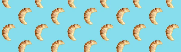 Jasná kreativní vlajka. Malované croissanty na modrém pozadí. Design pro webové stránky nebo sociální média. Ilustrace akvarelu. — Stock fotografie