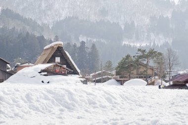 Shirakawago, Japonya tarihi kış Köyü.