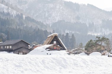 Shirakawago, Japonya tarihi kış Köyü.