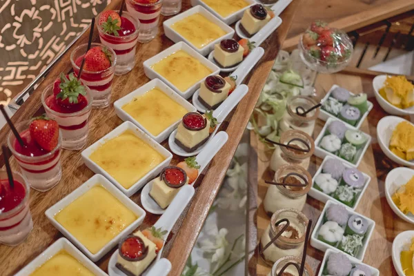 düğün töreni satırında tatlı catering