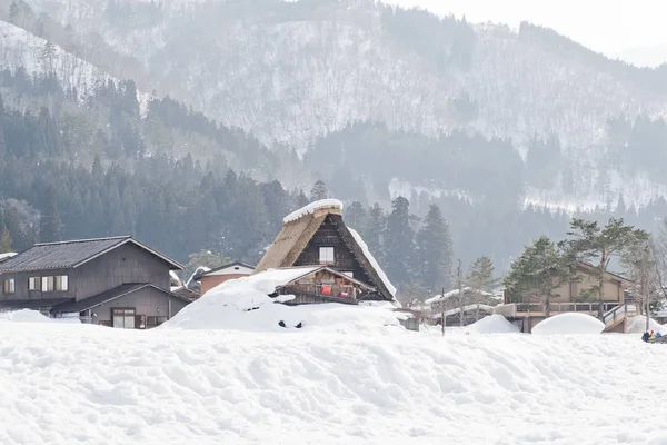 Shirakawago, Japonya tarihi kış Köyü.