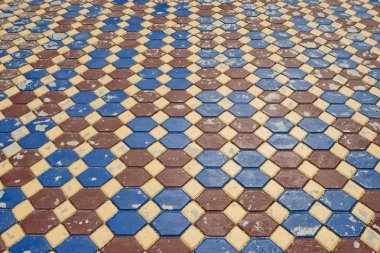 Yüzeyi eski kaldırım renkli fayans arka plan dokusu ile kaplı.