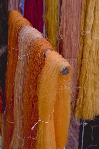 Multi renk ipek kumaş kurutma