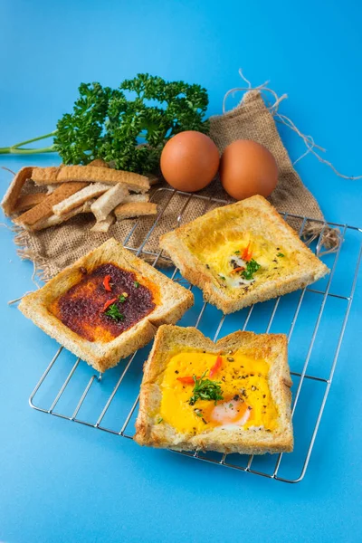 Verschiedene Toastbrote Mit Leckeren Belägen Gesundes Essen Für Lun — Stockfoto