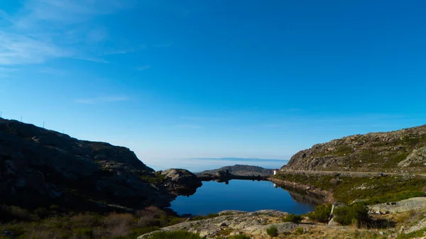 Portekiz 'deki Serra Da Estrela Doğal Parkı' ndaki Lagoa Seca manzarası