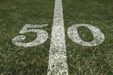 Cuma Gecesi Futbol Sahasında Futbol Maçı 50 metre arka planda