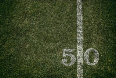 Cuma Gecesi Futbol Sahasında Futbol Maçı 50 metre arka planda