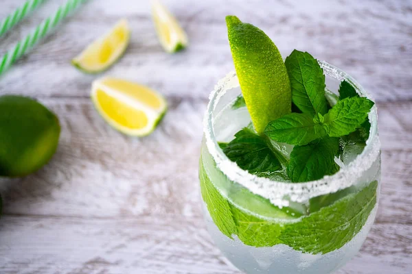 Mojito Cocktail Transparent Glass Ice Mint Leaves Slice Lime Light — Stock Photo, Image