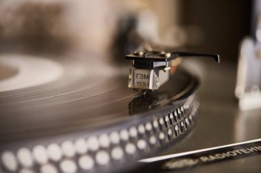 Vinil plak çalar strobe ışık ve ses ile