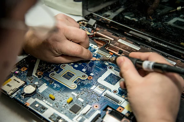 Repair of electronic radio equipment