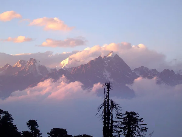 Een Panoramisch Uitzicht Zon Pandim Goudgele Kleur Bij Zonsopgang Gezien — Stockfoto