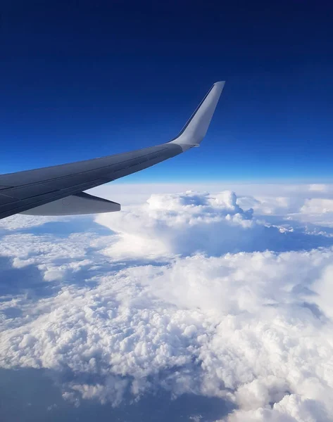 View Clouds Porthole Concept Aircraft Wing Blue Sky Passenger Looking — Stock Photo, Image