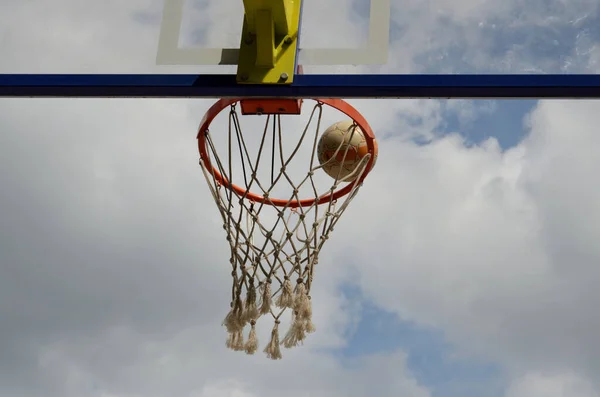Soccer Ball Edge Basketball Ring Cloudy Cloudy Sky Horizontal Orientation — Stock Photo, Image