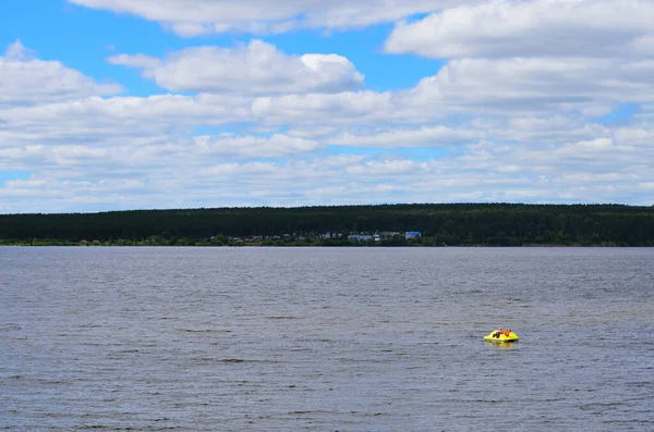 Les Gens Catamaran Nagent Sur Rivière Jusqu Autre Rive Vacances — Photo