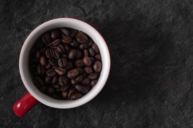 Kahve çekirdekleri arka planda, kahve çekirdekleri yakın planda, kahve çekirdekleri yakın planda..