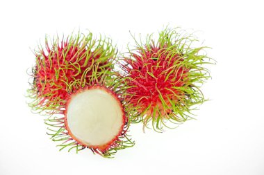 Rambutan beyaz arkaplanda izole edildi .