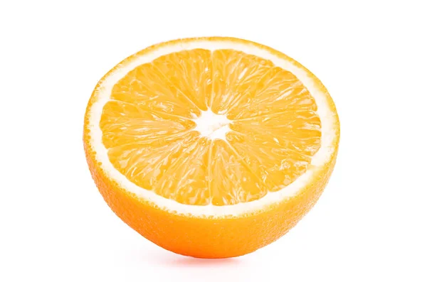 オレンジ白の背景に隔離されたオレンジのスライス — ストック写真