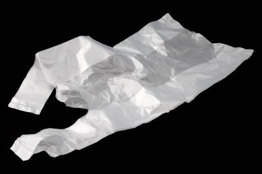 Plastik torba siyah arkaplanda izole edildi