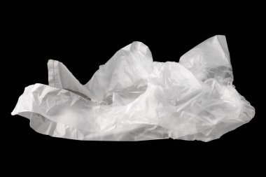 Plastik torba siyah arkaplanda izole edildi