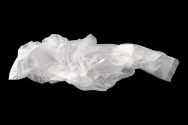 Plastik torba siyah arkaplanda izole edildi