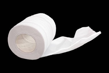 tuvalet kağıdı siyah üzerine izole