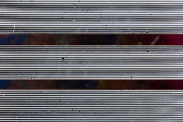 屋外アルミニウムビストロチェアの背面部分の完全なフレームクローズアップビュー — ストック写真