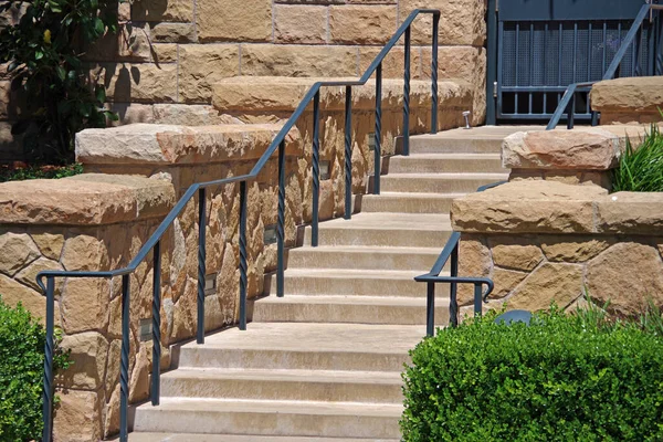 Détail Bâtiment Montrant Les Escaliers Les Balustrades Menant Une Entrée — Photo