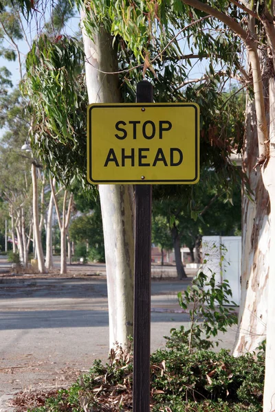 Znak Informacyjny Stop Ahead Podjeździe — Zdjęcie stockowe