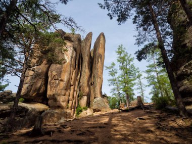 Kaya Tüyleri'nin manzarası. Doğa rezervi Stolby. Krasnoyarsk City, Sibirya, Rusya Federasyonu