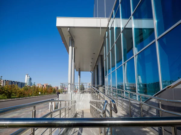 Portal Einem Stilvollen Modernen Business Center Thema Komfortable Städtische Umwelt — Stockfoto
