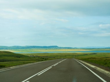 Hakassia 'nın bozkırlarında iz sürmek. Sibirya 'da yaz günü