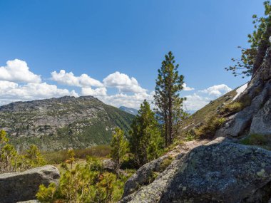 Dağ manzarası. Ergaki Doğal Parkı. Sibirya Sayan Dağları