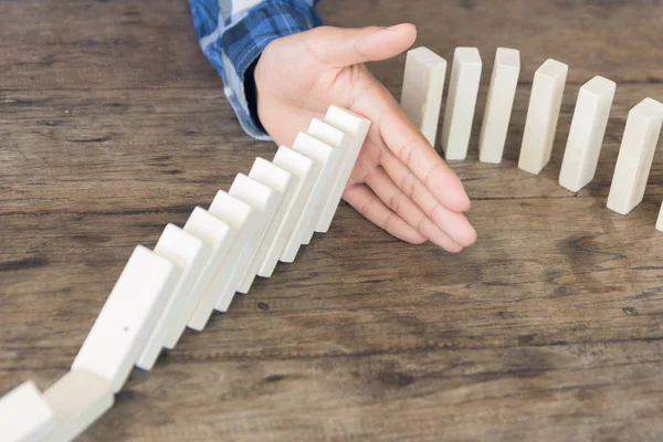 Effetto Domino Arresto Manuale Dei Blocchi Legno Concetto Business Responsabilità — Foto Stock