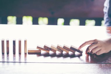 Domino etkisi. Sadece başlangıç veya Multy etkili iş süreci tetikleyen