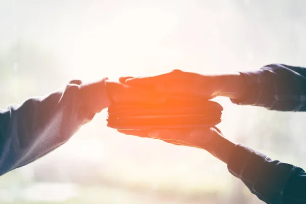 Pastor Liderando Uma Jovem Oração Para Receber Senhor Jesus — Fotografia de Stock