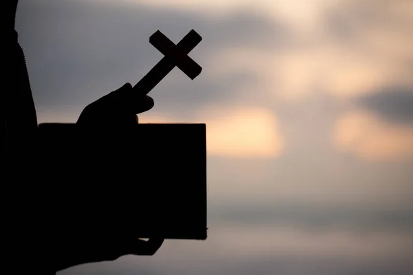 Silhouet Van Cross Menselijke Hand Achtergrond Zonsopgang Concept Voor Christian — Stockfoto