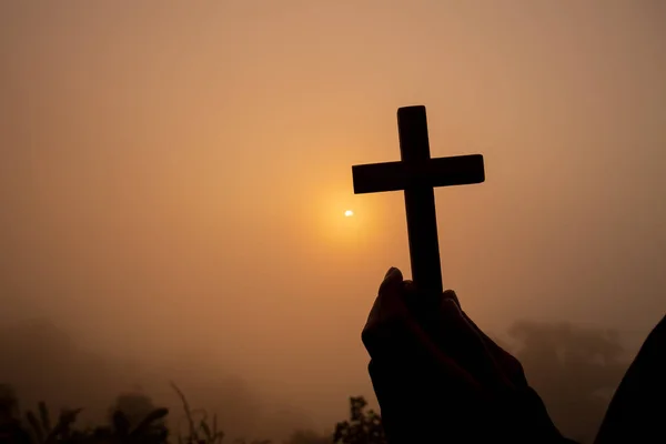 Silhouette Croix Dans Main Humaine Fond Est Lever Soleil Concept — Photo